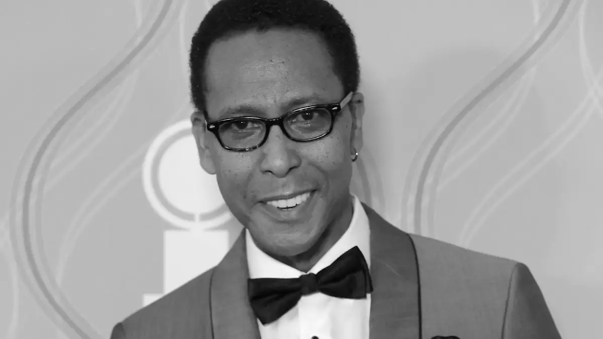 FILE PHOTO: Ron Cephas Jones poses as he arrives for the 75th Annual Tony Awards in New York City, U.S., June 12, 2022. REUTERS/Andrew Kelly/File Photo