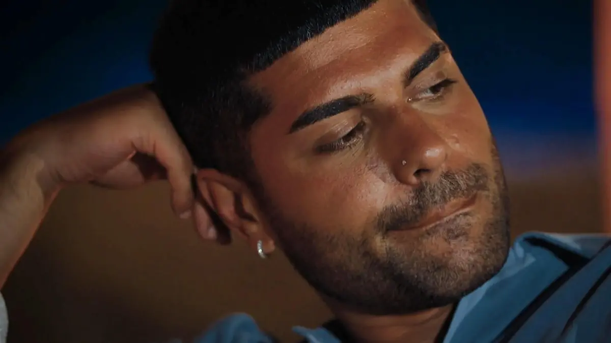 Da ist guter Rat teuer! Auch Finalist Adrian merkt schnell, dass die Bachelorette bei seinem letzten Date mit ihr nicht ganz bei der Sache ist.