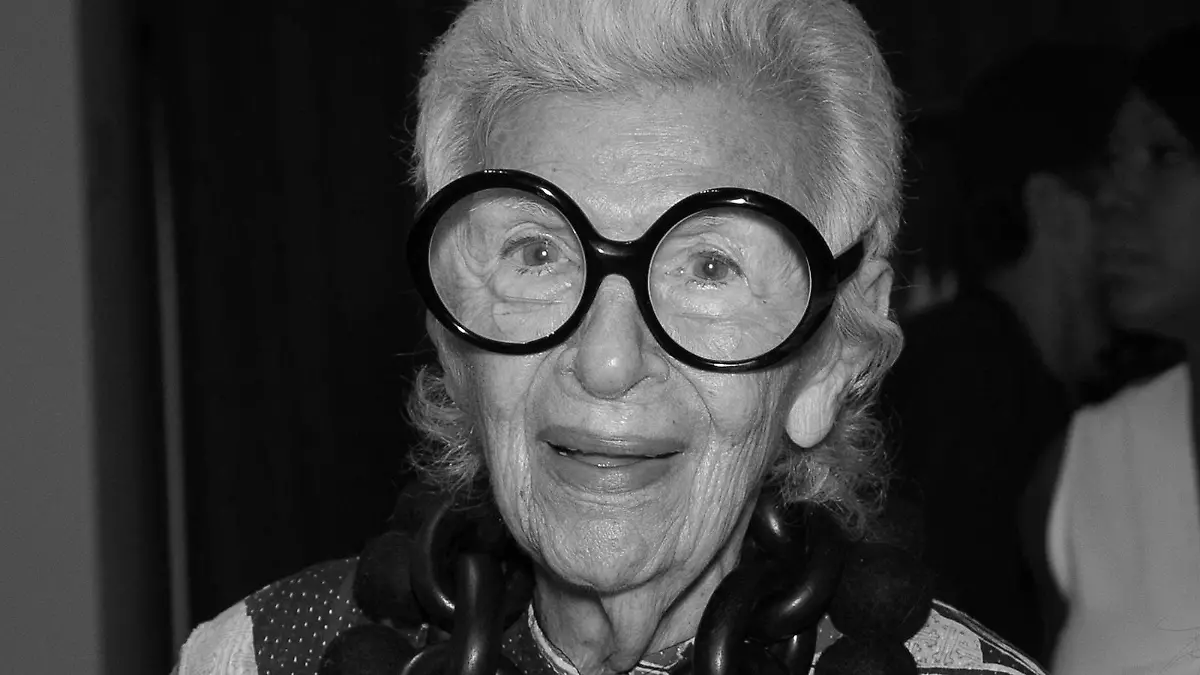 Iris Apfel 95 bei der Ankunft zur Signature Statement Collection by HSN Show am 12.09.2016 im Rahmen der New York Fashion Week Spring/Summer 2017 in NY New York Fashion Week S/S 2017 - Signature Statement Collection by HSN - Front Row and Red Carpet PUBLICATIONxINxGERxSUIxAUTxONLY