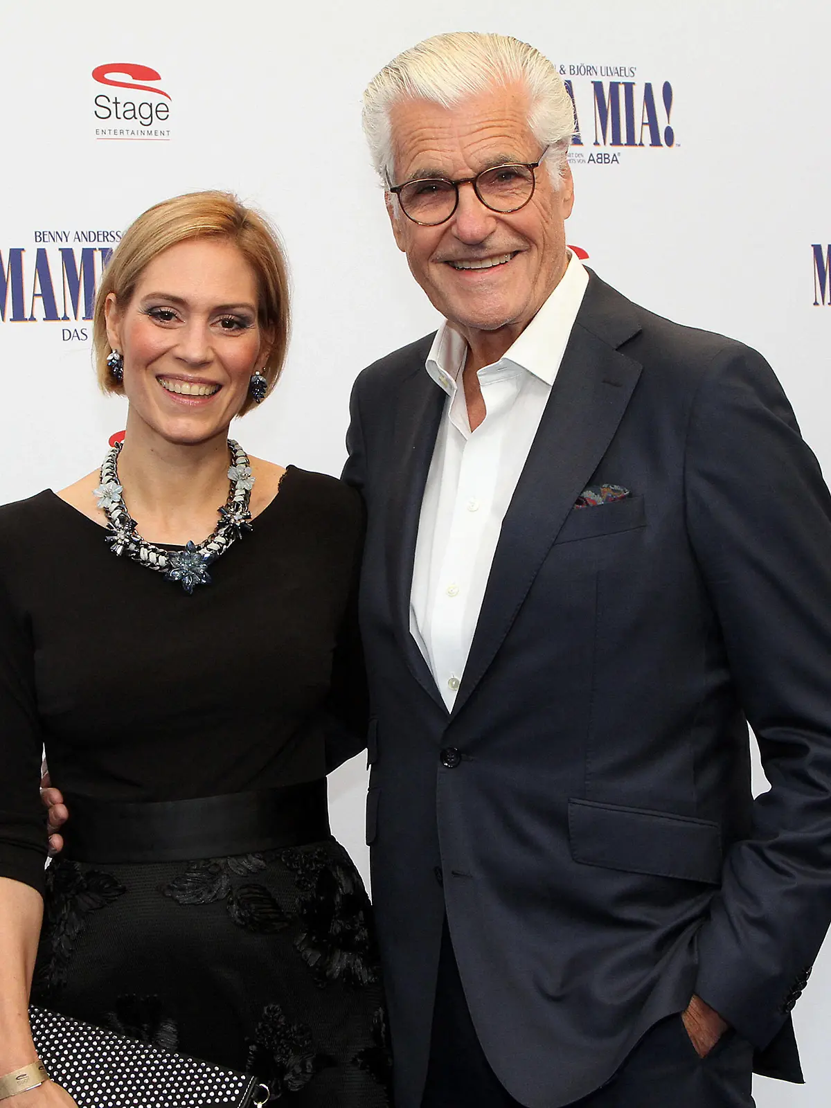  Sky Du Mont und Julia Schütze bei der Gala Premiere vom Musical Mamma Mia am 11.09.2022 in Hamburg Mamma Mia ist zurück- das Erfolgsmusical feiert große Gala Premiere in Hamburg *** Sky Du Mont and Julia Schütze at the gala premiere of the musical Mamma Mia on 11 09 2022 in Hamburg Mamma Mia is back the successful musical celebrates great gala premiere in Hamburg PUBLICATIONxINxGERxSUIxAUTxONLY