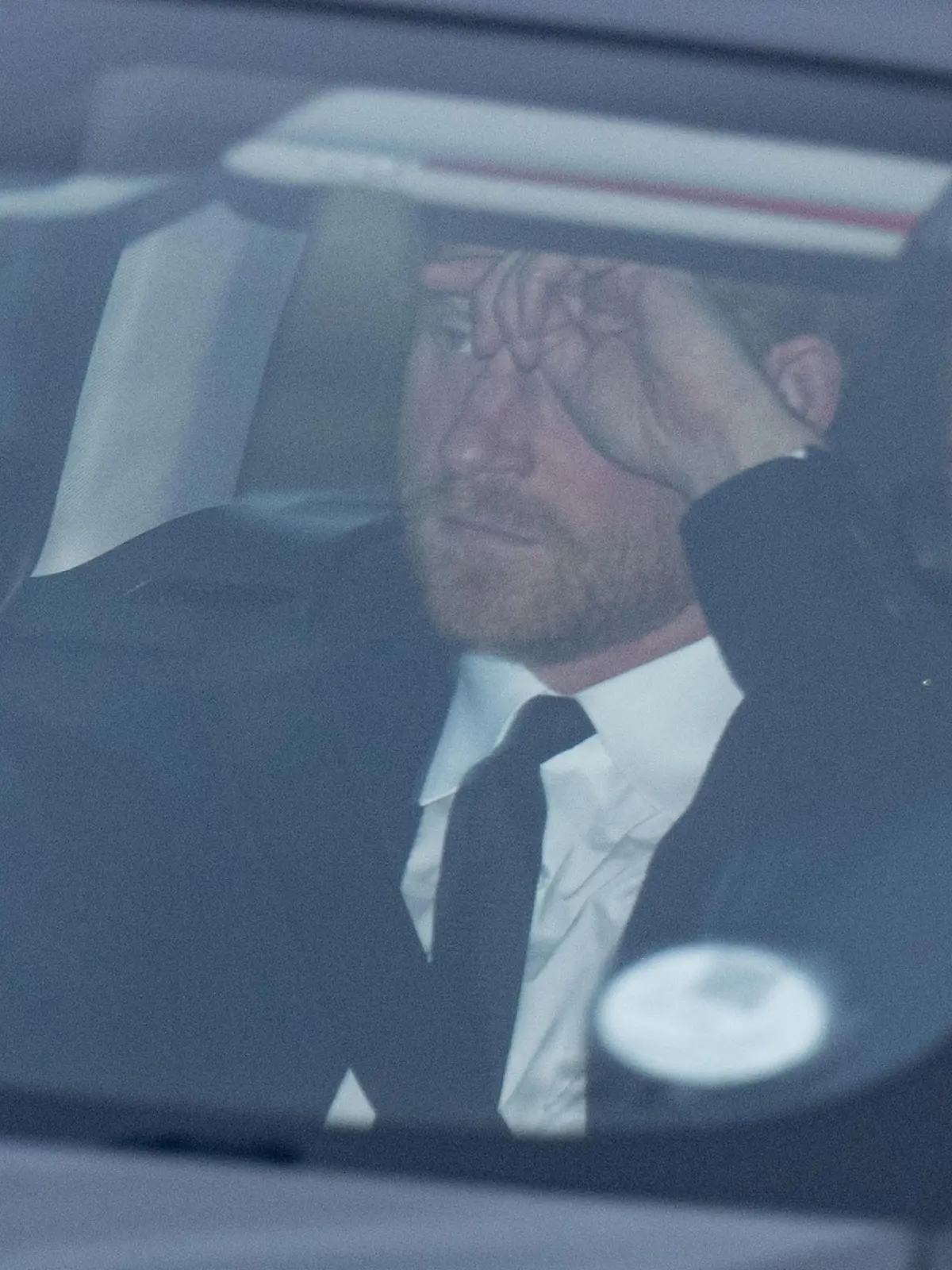 SONDERKONDITION 

Königin Elisabeth gestorben - Prinz Harry kommt zu spät - Ankunft mit dem Wagen in Balmoral

Neue Fotos zeigen die Ankunft von Prinz Harry in Balmoral. Er hat es nicht mehr rechtzeitig geschafft. Seine Großmutter Königin Elisabeth ist kurz zuvor verstorben.  Balmoral, UK - 08.09.2022 

FOTOS EXKLUSIV - SONDERKONDITIONEN 
NO CREDIT!!! NO CREDIT!!! NO CREDIT!!! 

Copyright: hgm-press 

Verschlagwortung: AGS3, Royal, Royals, Adel, adelig, Adelige, Britin, britisch, britische, britisches, Engländerin, englische, englisch, englisches Königshaus, Monarchie, Windsor, Elizabeth Alexandra Mary, Oberhaupt Church of England, Queen Elizabeth, Majestät, Oberhaupt Commonwealth of Nations, Thron, Krone, Schloss, Burg, Sommersitz, Ferienresidenz, Helikopter, Sorge, besorgt, Krankheit ?, krank ?, Elizabeth, Windsor, Herzog von Sussex, Prinz Harry