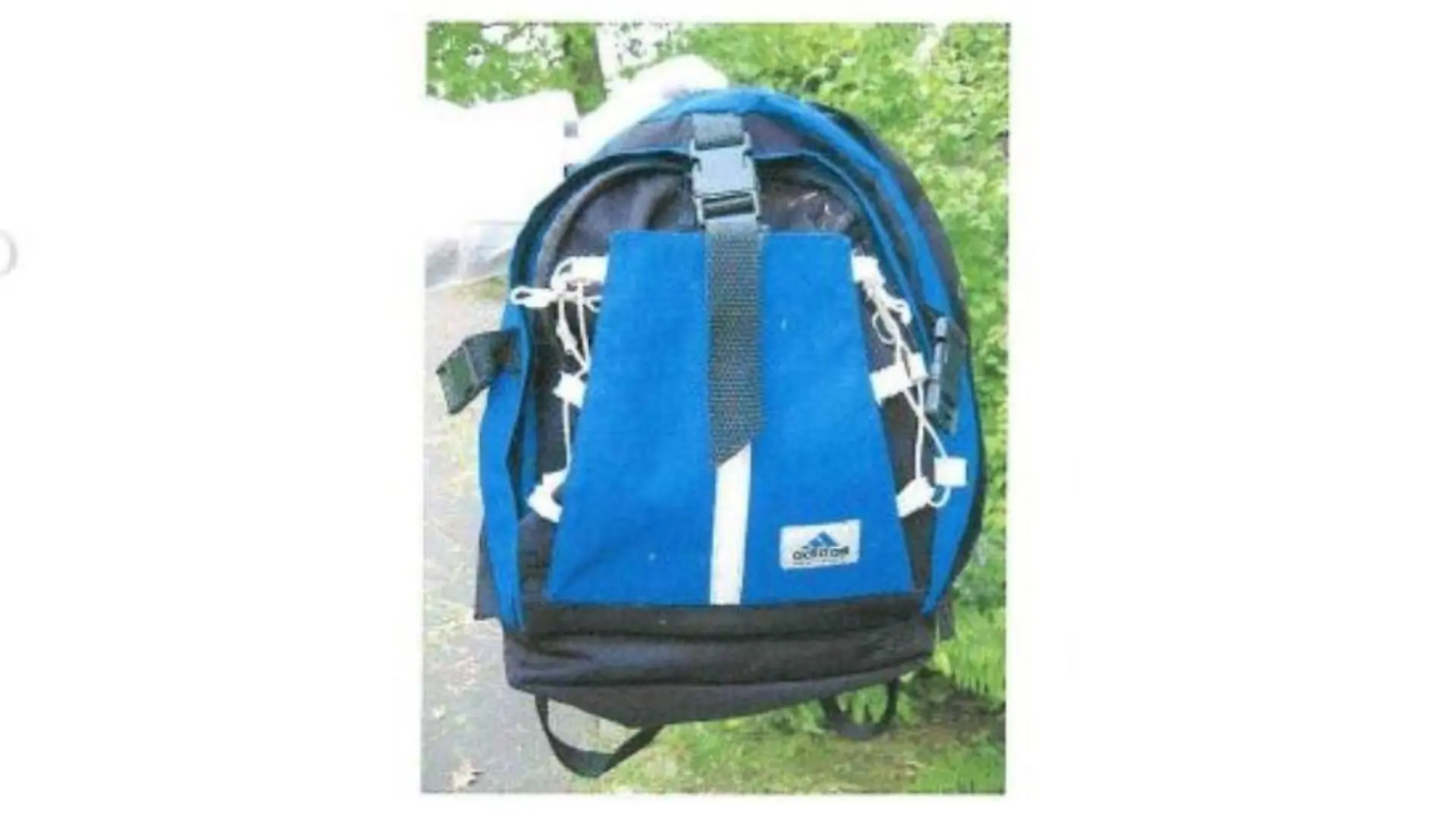 In diesem blauen Rucksack liegt die Leiche des toten Babys aus Krefeld.