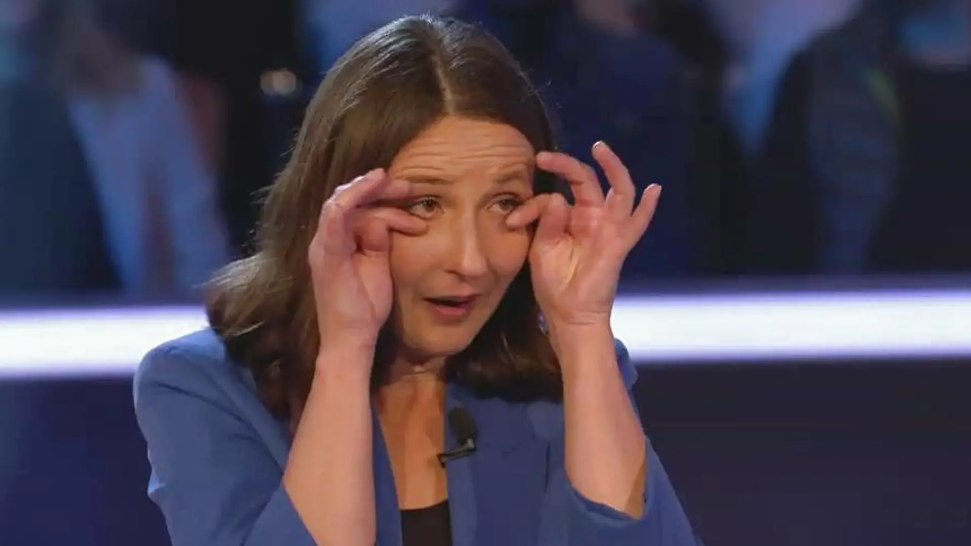Sie hat tatsächlich nicht damit gerechnet! Als Annett Rudolph zu WWM-Moderator Günther Jauch in die Mitte darf, schießen ihr doch glatt ein paar Freudentränchen in die Augen.