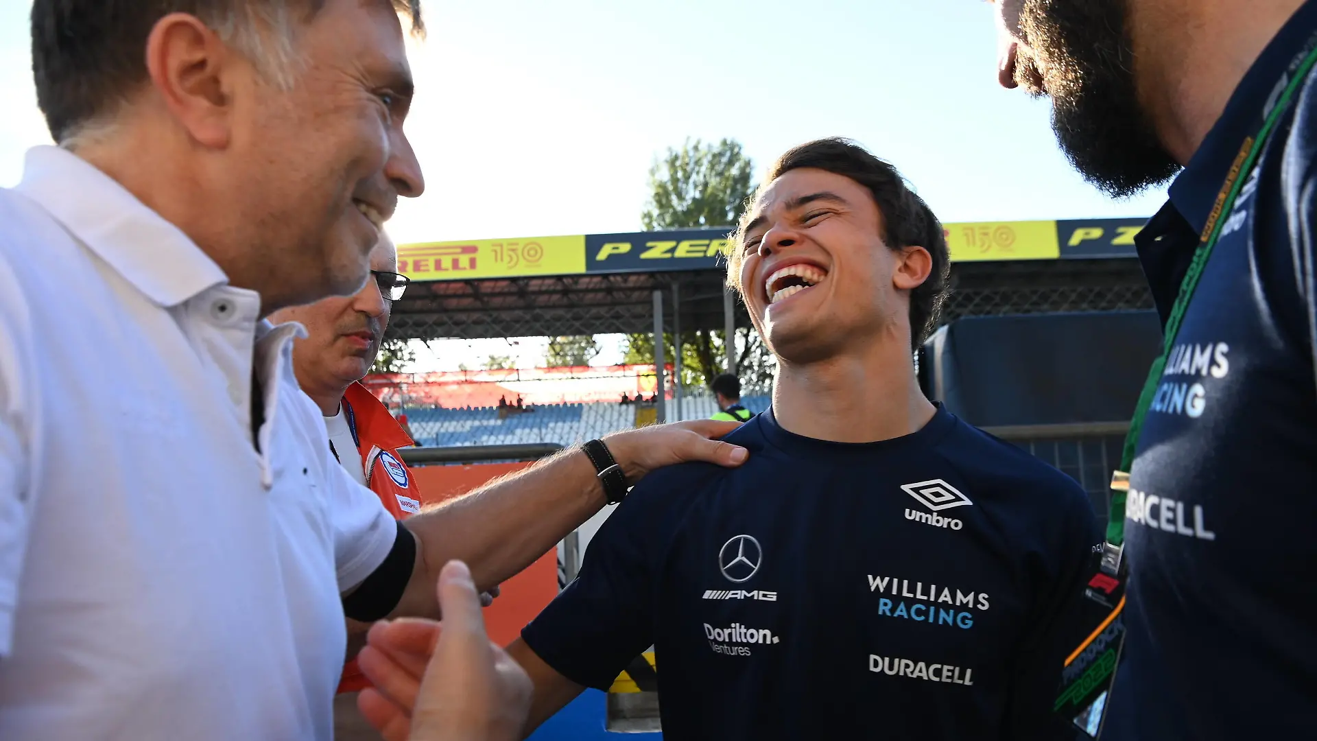 Formula 1 2022: Italian GP AUTODROMO NAZIONALE MONZA, ITALY - SEPTEMBER 11: Jost Capito, CEO, Williams Racing, and Nyck de Vries, Williams Racing, celebrate after the latter secures points on his F1 race debut during the Italian GP at Autodromo Nazionale Monza on Sunday September 11, 2022 in Monza, Italy. Photo by Mark Sutton / Sutton Images Images PUBLICATIONxINxGERxSUIxAUTxHUNxONLY GP2216_155617MS1_9638