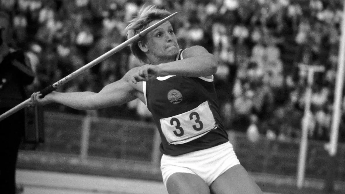 Bildnummer: 01324973  Datum: 20.06.1975  Copyright: imago/Werner Schulze
Ruth Fuchs (DDR) - Abwurf; quer, Aufnahmedatum geschätzt Speerwerfen 1975, Speer, Speerwurf, Vdia Leichtathletik Damen Einzel Einzelbild Aktion Personen