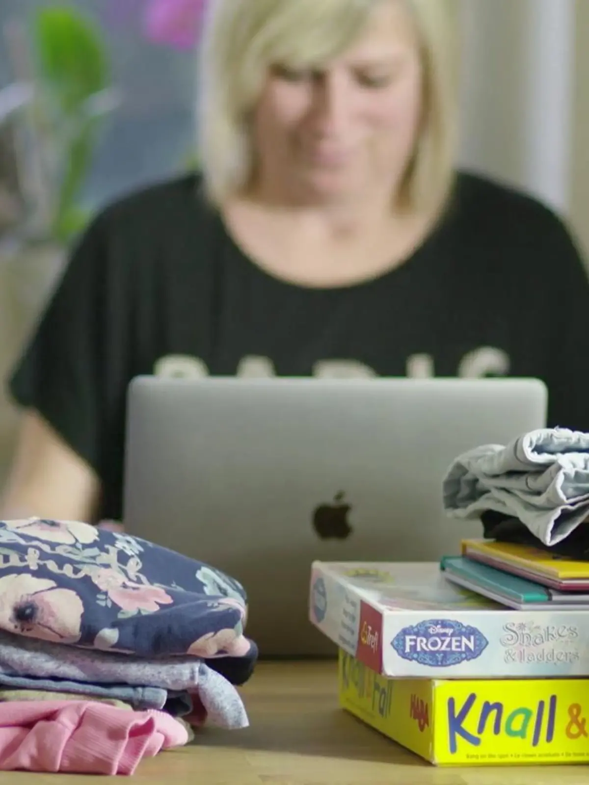 Ebay & Co. müssen Händler dem Finanzamt melden. Schon ab 30 Verkäufen weiß das Finanzamt nun bescheid. Was müssen Verbraucher nun beachten und  welche Folgen hat das?