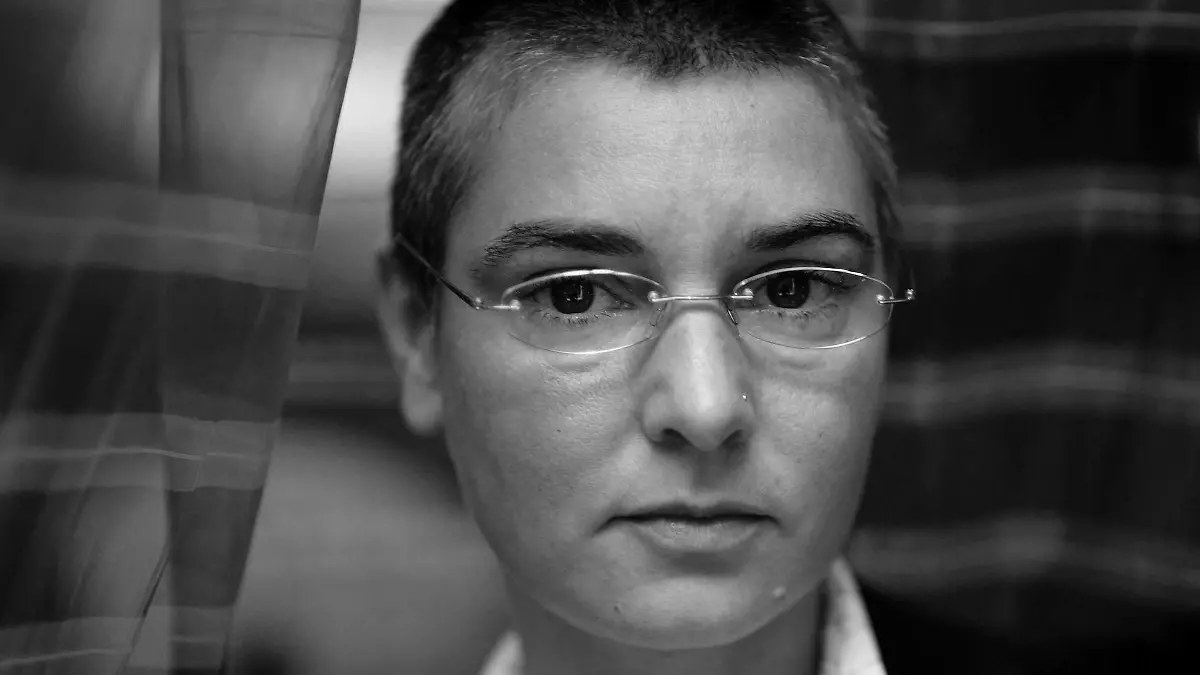 Oct 21, 2007 - Toronto, Ontario, Canada - Having talked to Oprah this month about her bipolar disorder and a suicide attempt, SINEAD O CONNOR talks about much broader issues while in Toronto. PUBLICATIONxINxGERxSUIxAUTxONLY - ZUMAt14_ 20071021_mdm_t14_075

OCT 21 2007 Toronto Ontario Canada Having talked to Oprah This Month About her bipolar  Disorder and a Suicide attempt Sinead O Connor Talks About Much Broader Issues while in Toronto PUBLICATIONxINxGERxSUIxAUTxONLY ZUMAt14_ 20071021_mdm_t14_075  