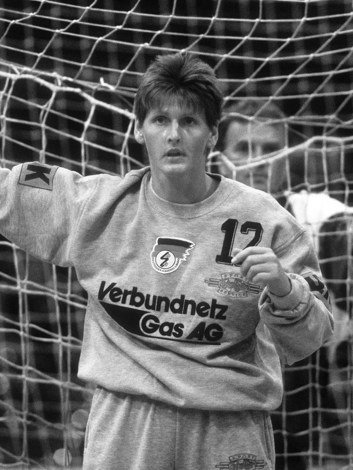 Bildnummer: 07135452  Datum: 17.05.1994  Copyright: imago/Claus Bergmann
Sabine Adamik vor Bundestrainer Lothar Doering (beide GER); Aufnahmedatum geschätzt, quer Nationaltrainer, Trainer Nationalteam 1994, Länderspiel, Vdia Handball Damen Mannschaft Gruppenbild Aktion Personen

Image number 07135452 date 17 05 1994 Copyright imago Claus Bergmann Sabine Adamik before German coach Lothar Doering both ger date estimated horizontal National coach team manager National team 1994 international match Vdia Handball women Team Group photo Action shot Human Beings 