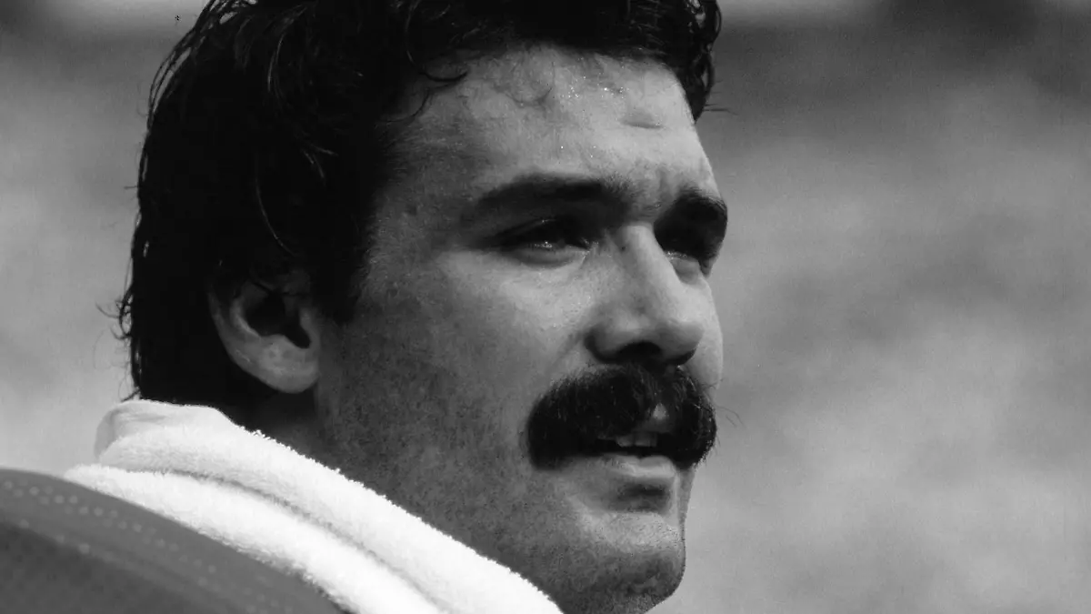 US PRESSWIRE Sports Archive-Historical Sep 10, 1978 St. Louis, MO, USA FILE PHOTO New England Patriots tight end Russ Francis 81 on the field against the St. Louis Cardinals at Busch Stadium. St. Louis Missouri UNITED STATES, EDITORIAL USE ONLY PUBLICATIONxINxGERxSUIxAUTxONLY Copyright: xMannyxRubio-USAxTODAYxSportsx 5634402