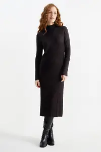 Figurbetontes Strickkleid