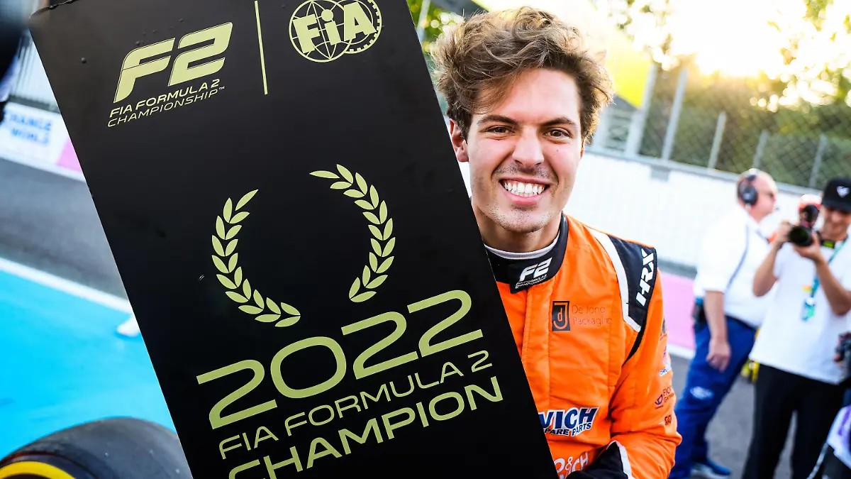 DRUGOVICH Felipe bra, MP Motorsport, Dallara F2, portrait celebrating the championship title during the 13th round of the 2022 FIA Formula 2 Championship, from September 9 to 11, 2022 on the Autodromo Nazionale di Monza, in Monza, Italy - AUTO - FORMULA 2 2022 - MONZA DPPI/Panoramic PUBLICATIONxNOTxINxFRAxITAxBEL 20220910_G00D9637