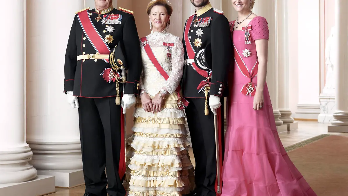 New official photos of the Nowegian Royal family taken by London based Norwegian fashion photographer Solve Sundsbo in Oslo, Norway, Published 22.01.2011. In this picture: King Harald, Queen Sonja Crown Prince Haakon and Crown Princess Mette-Marit. Photo by Solve Sundsbo/ Royal Court/Stella Pictures/ABACAPRESS.COM