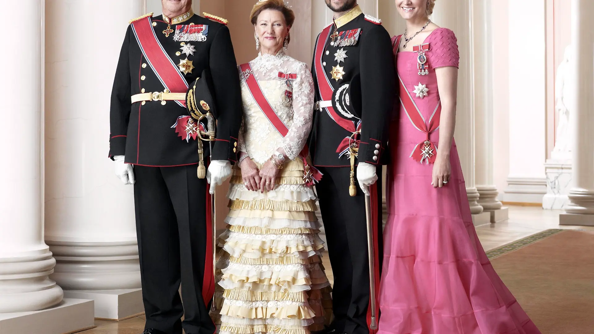 New official photos of the Nowegian Royal family taken by London based Norwegian fashion photographer Solve Sundsbo in Oslo, Norway, Published 22.01.2011. In this picture: King Harald, Queen Sonja Crown Prince Haakon and Crown Princess Mette-Marit. Photo by Solve Sundsbo/ Royal Court/Stella Pictures/ABACAPRESS.COM