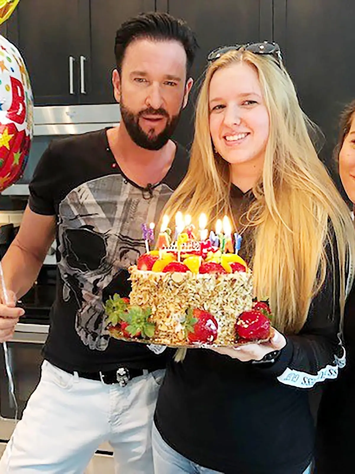 Tochter Adeline feiert zusammen mit Michael Wendler und Laura (r.) ihren 17. Geburtstag.