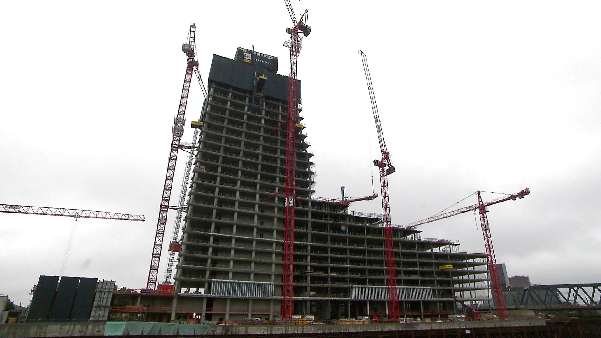 Der Rohbau des Elbtowers in Hamburg.