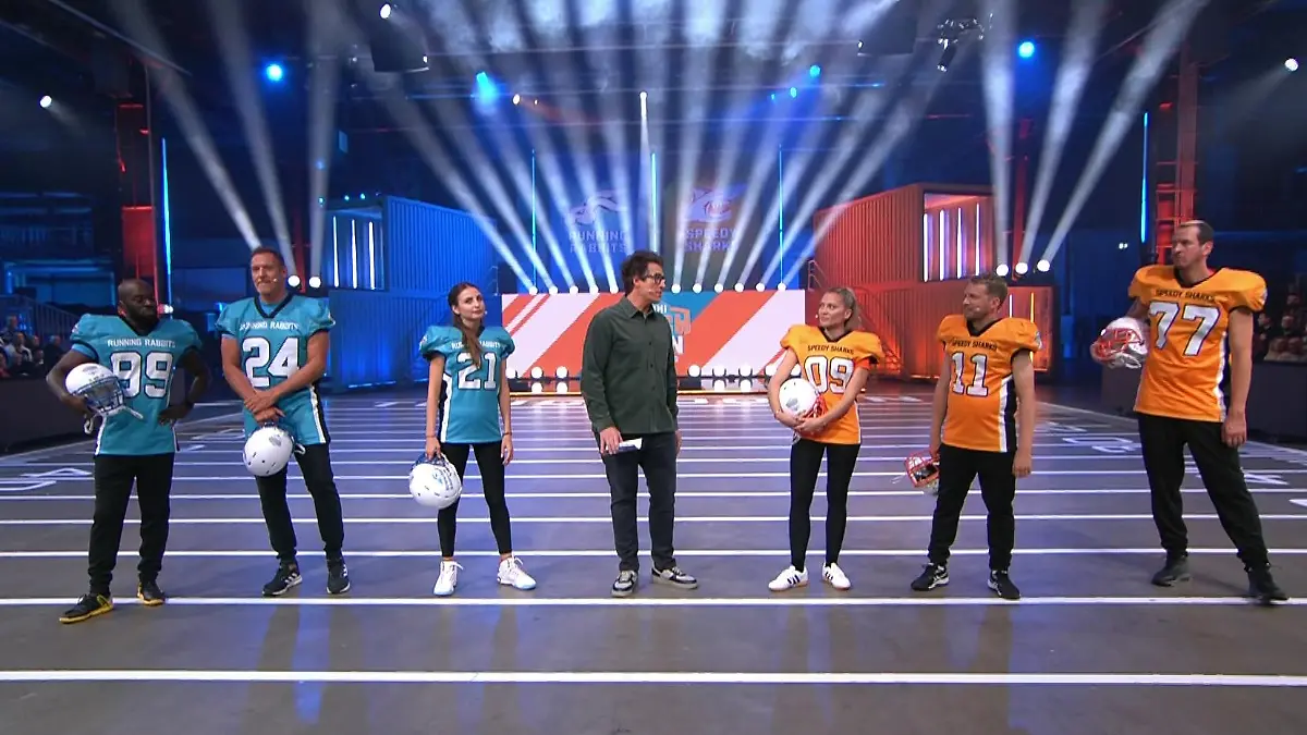 Hans Sarpei, Ralf Möller, Ekaterina Leonova, Valentina Pahde, Oliver Pocher und Pascal Hens tauchen bei "Promi Touchdown" in die Football-Welt ein.