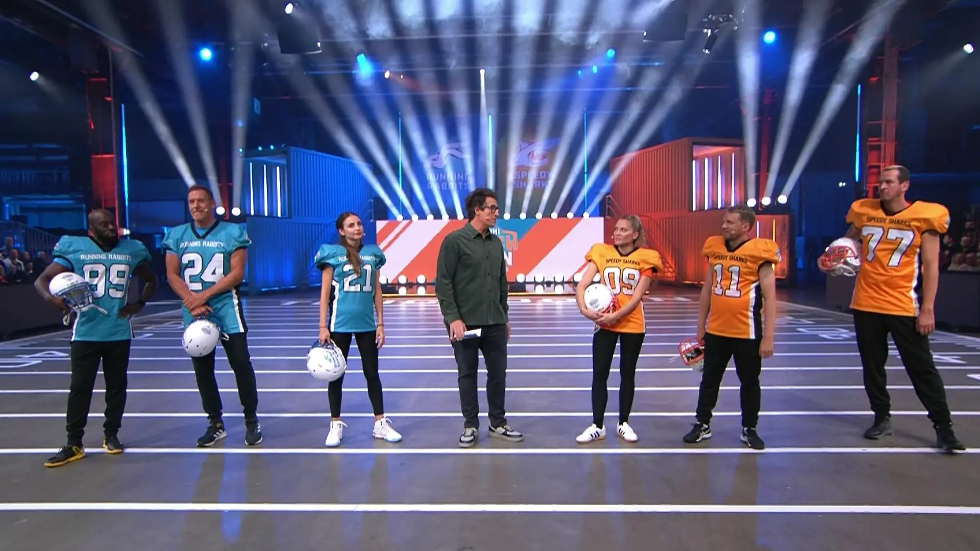 Hans Sarpei, Ralf Möller, Ekaterina Leonova, Valentina Pahde, Oliver Pocher und Pascal Hens tauchen bei "Promi Touchdown" in die Football-Welt ein.
