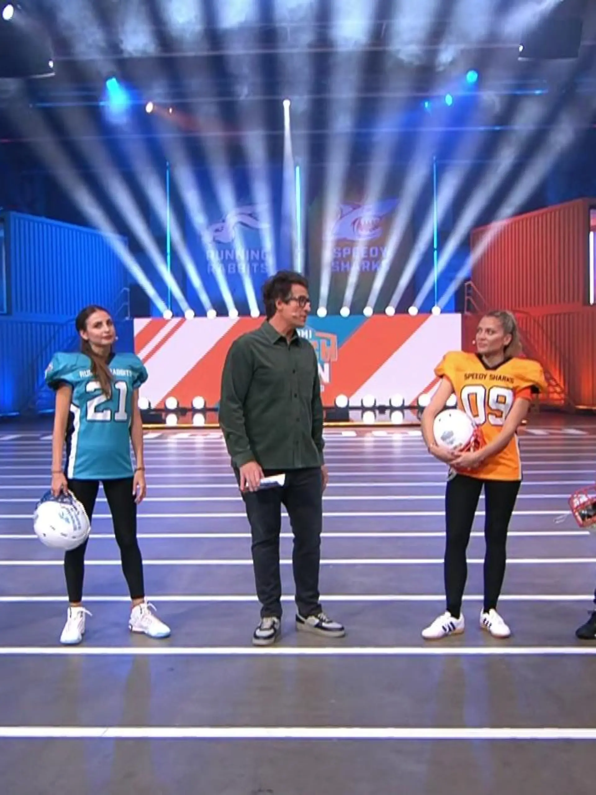 Hans Sarpei, Ralf Möller, Ekaterina Leonova, Valentina Pahde, Oliver Pocher und Pascal Hens tauchen bei "Promi Touchdown" in die Football-Welt ein.
