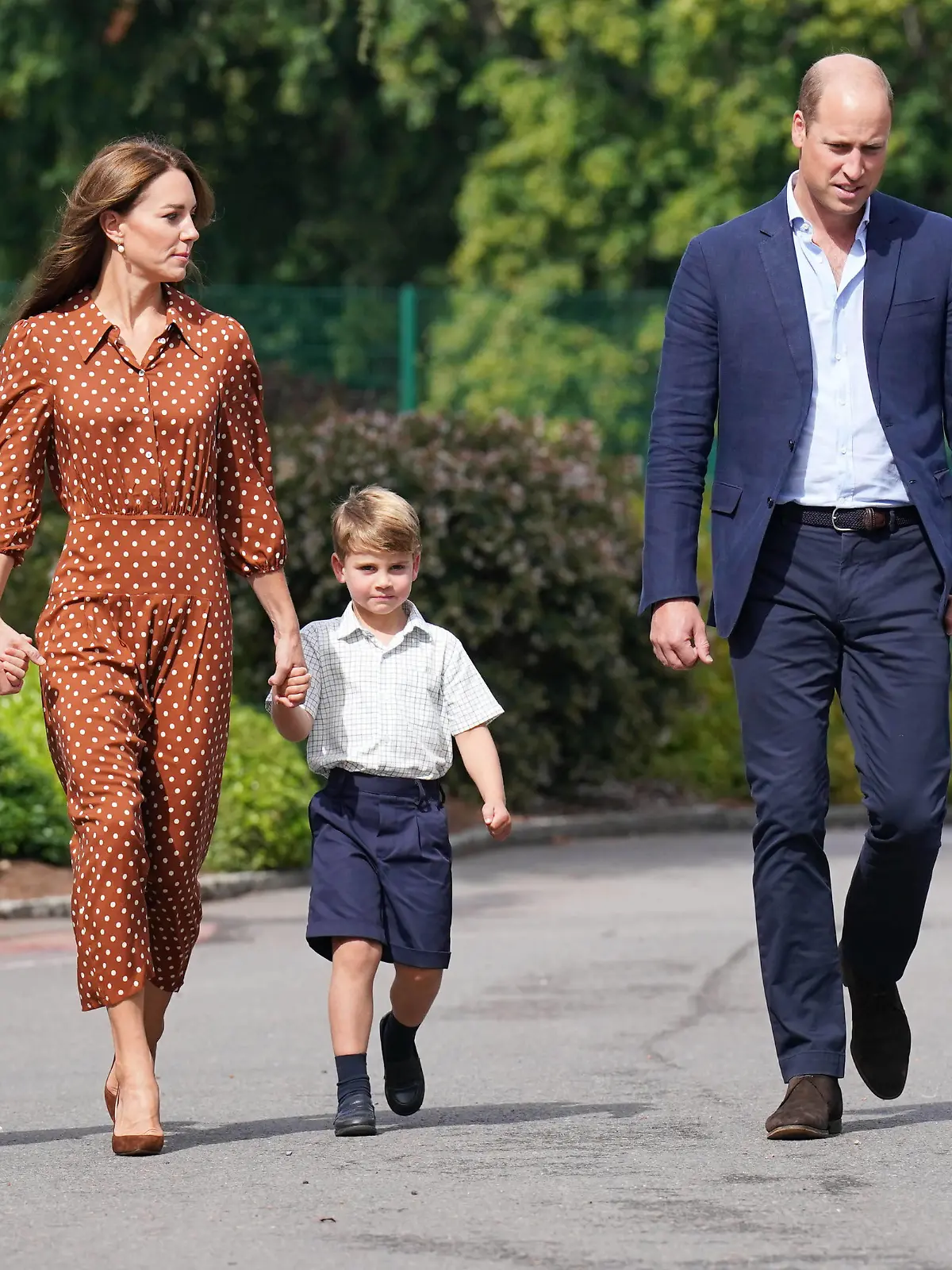  . 07/09/2022. Ascot, United Kingdom. Prince George, Princess Charlotte and Prince Louis, accompanied by their parents Prince William and Kate Middleton, arrive at Lambrook School, near Ascot, United Kingdom. PUBLICATIONxINxGERxSUIxAUTxHUNxONLY xPoolx/xi-Imagesx IIM-23739-0005