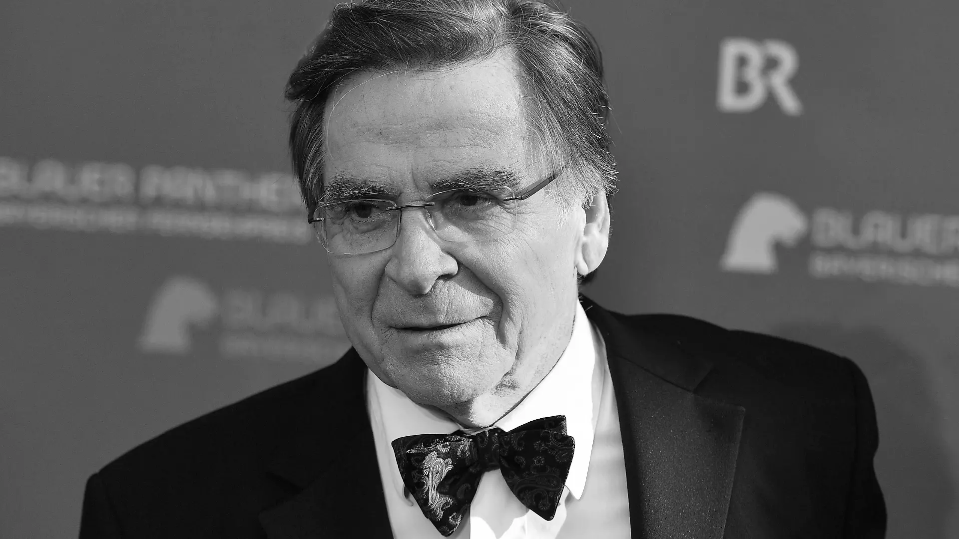 Elmar WEPPER (Schauspieler), Einzelbild,angeschnittenes Einzelmotiv,Portraet,Portrait,Porträt Roter Teppich,Red Carpet,Bayerischer Fernsehpreis 2019 am 24.05.2019. *** Elmar WEPPER actor, single picture, cut single motive, portrait, portrait, portrait red carpet, Red Carpet, Bavarian television price 2019 on 24 05 2019