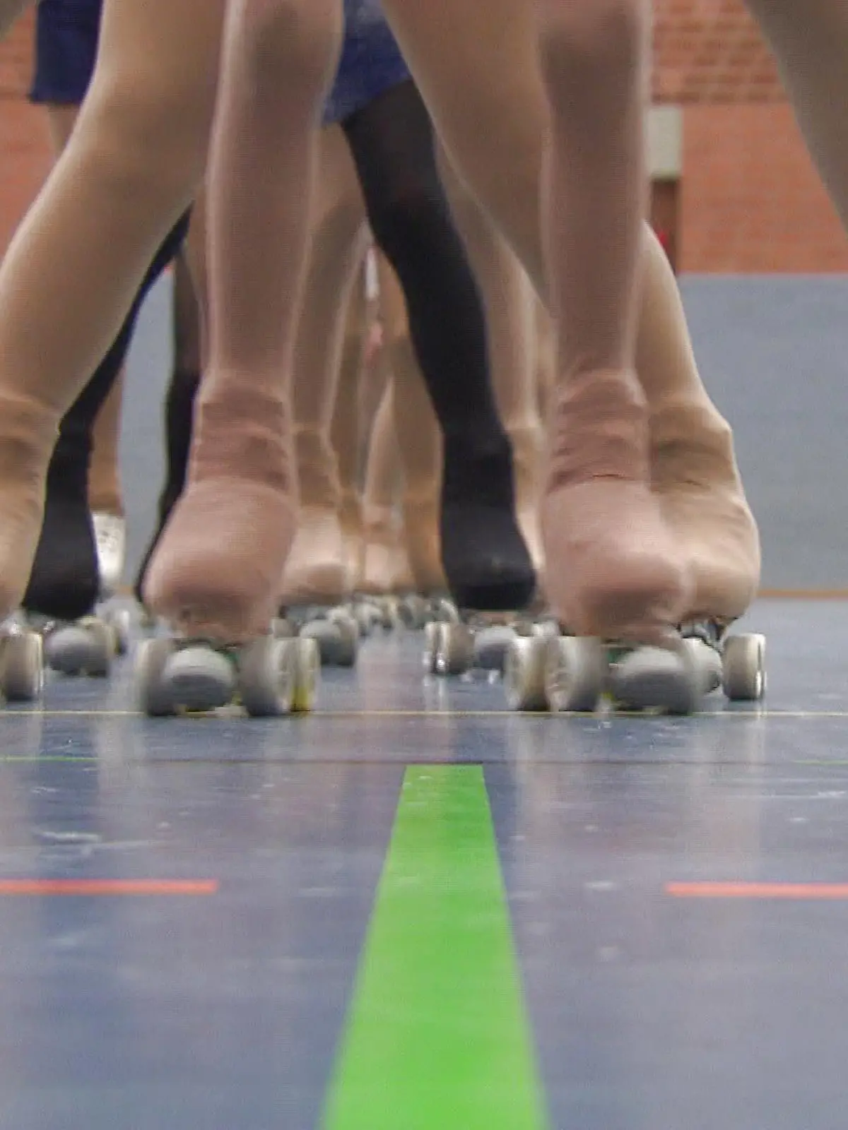 Beim Training haben 17 junge Rollschuhläuferinnen in Aerzen im Landkreis Hameln-Pyrmont möglicherweise einen elektrischen Schlag bekommen.