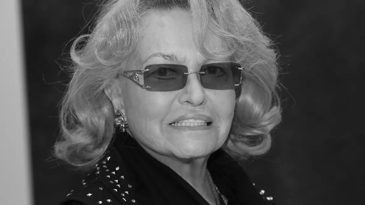 ARCHIV - 09.03.2018, Nordrhein-Westfalen, Essen: Hannelore Kramm, Frau des Volkssänger Heino, steht im Ruhr Museum/Unesco-Welterbe Zollverein bei der Eröffnung der Ausstellung «Sie sind so leer, die Straßen». (zu dpa: «Heino trauert um Ehefrau Hannelore ») Foto: Horst Ossinger/dpa +++ dpa-Bildfunk +++