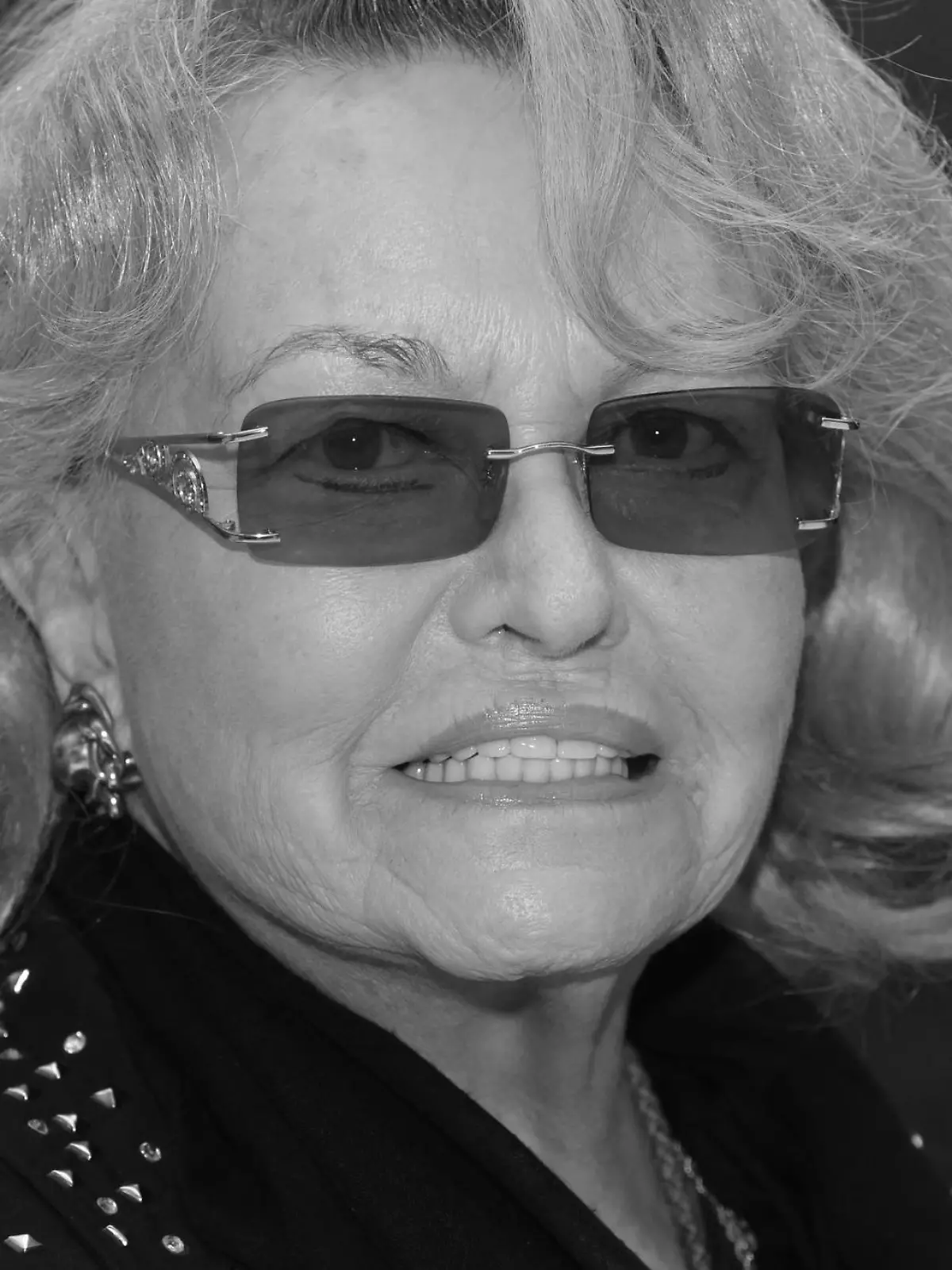 ARCHIV - 09.03.2018, Nordrhein-Westfalen, Essen: Hannelore Kramm, Frau des Volkssänger Heino, steht im Ruhr Museum/Unesco-Welterbe Zollverein bei der Eröffnung der Ausstellung «Sie sind so leer, die Straßen». (zu dpa: «Heino trauert um Ehefrau Hannelore ») Foto: Horst Ossinger/dpa +++ dpa-Bildfunk +++