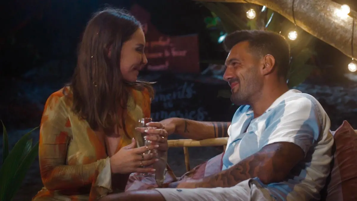 Die Schweizer Ex-Bachelorette Adela kann gar nicht fassen, was da gerade zwischen ihr und Max passiert ist.