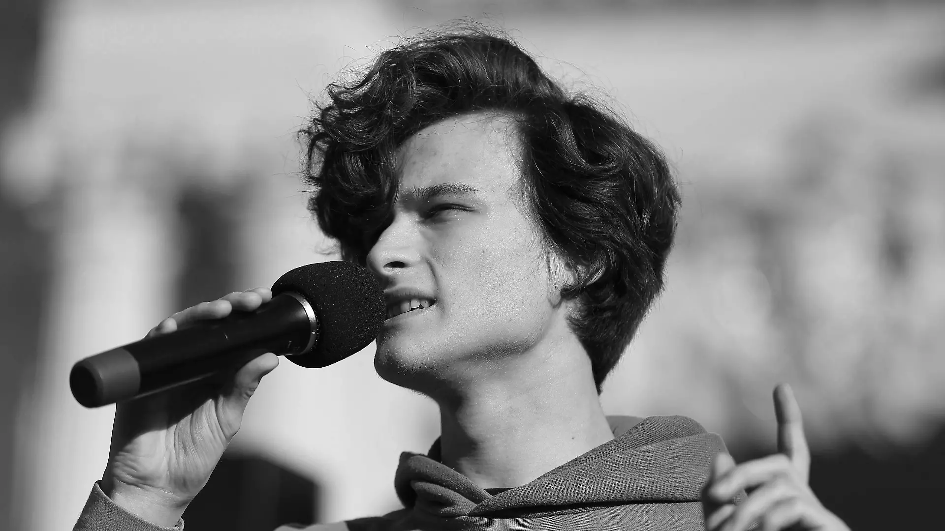 Robert Funke (Grüne Jugend Brandenburg, Bündnis 90/Die Grünen) spricht im Rahmen einer Fridays for Future Demo in Potsdam, 15. Februar 2019. Fridays for Future in Potsdam *** Robert Funke Green Youth Brandenburg Bündnis 90 Die Grünen speaks at a Fridays for Future Demo in Potsdam 15 February 2019 Fridays for Future in Potsdam
