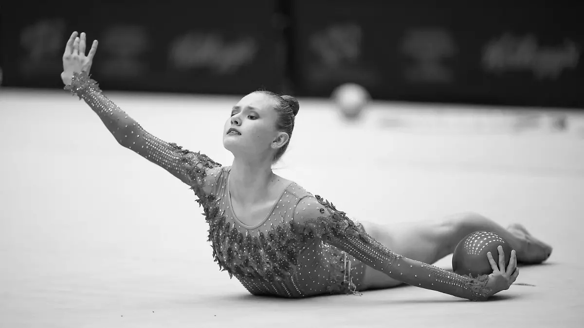 Deutsche Turnliga RSG Staffel A  08.10.2022 Mia Lietke Berliner TSC waehrend des ersten Wettkampftages der RSG Staffel A der Deutschen Turnliga Deutsche Turnliga RSG Staffel A am 08.10.2022 in der Grossen Turnhalle des Olympiaparks in Berlin. Photo: Ulrich Fassbender *** German Gymnastics League RSG Relay A 08 10 2022 Mia Lietke Berlin TSC during the first competition day of the RSG Relay A of the German Gymnastics League German Gymnastics League RSG Relay A on 08 10 2022 in the Great Gymnasium of the Olympic Park in Berlin Photo Ulrich Fassbender Copyright: xBEAUTIFULxSPORTS/U.xFassbenderx