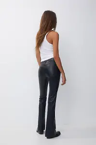 Schlaghose aus Kunstleder von Pull&Bear