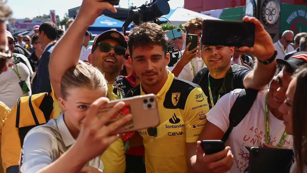 F1 Italian Grand Prix Charles Leclerc of Scudera Ferrari arrives the Formula 1 Italian Grand Prix practice three at Circuit Monza, on September 10, 2022 in Monza, Italy Monza Italy PUBLICATIONxNOTxINxFRA Copyright: xBeataxZawrzelx originalFilename:zawrzel-f1italia220910_npLD6.jpg