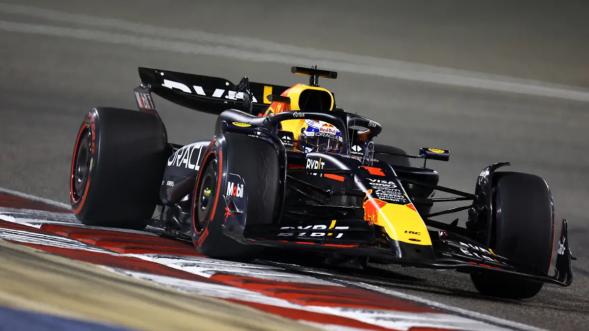 BAHRAIN, BAHRAIN - MARCH 02: Max Verstappen of the Netherlands driving the (1) Oracle Red Bull Racing RB20 on track during the F1 Grand Prix of Bahrain at Bahrain International Circuit on March 02, 2024 in Bahrain, Bahrain. (Photo by Clive Rose/Getty Images)
