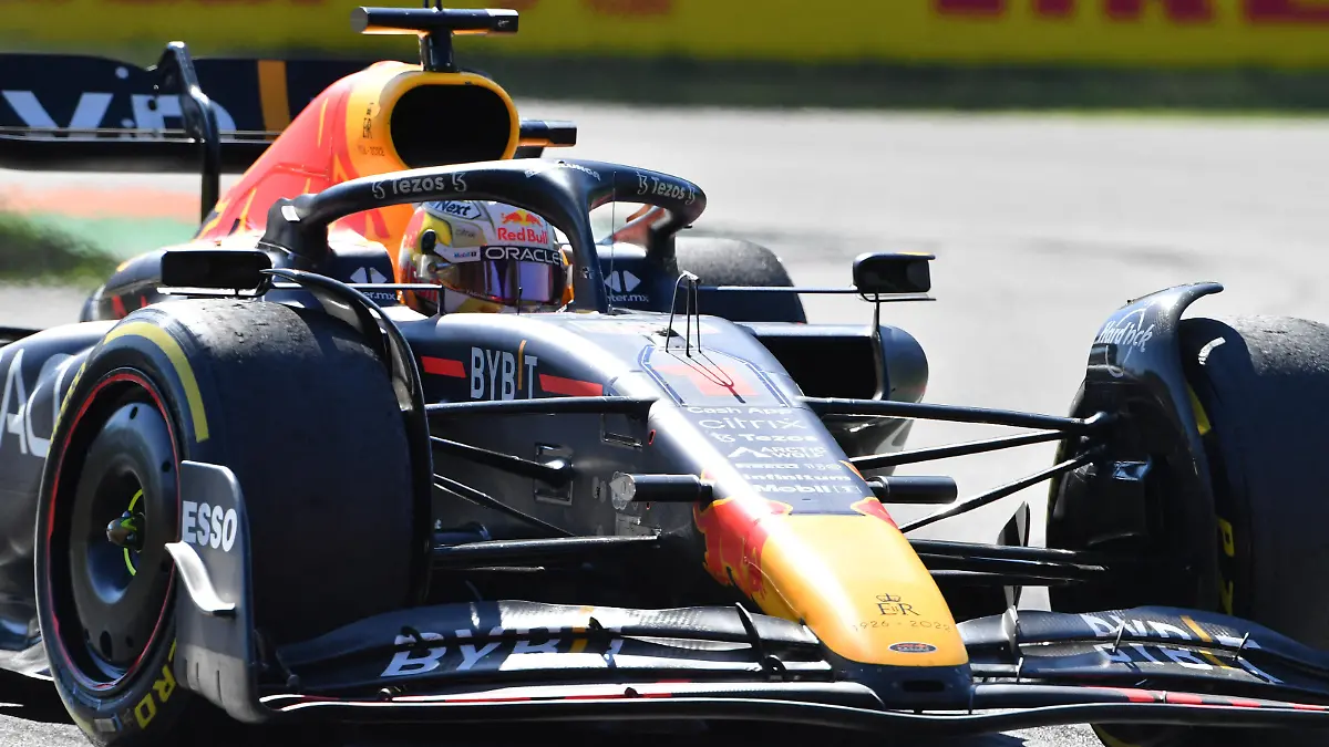 Formula One F1 - Italian Grand Prix - Autodromo Nazionale Monza, Monza, Italy - September 11, 2022 Red Bull's Max Verstappen during the race REUTERS/Jennifer Lorenzini