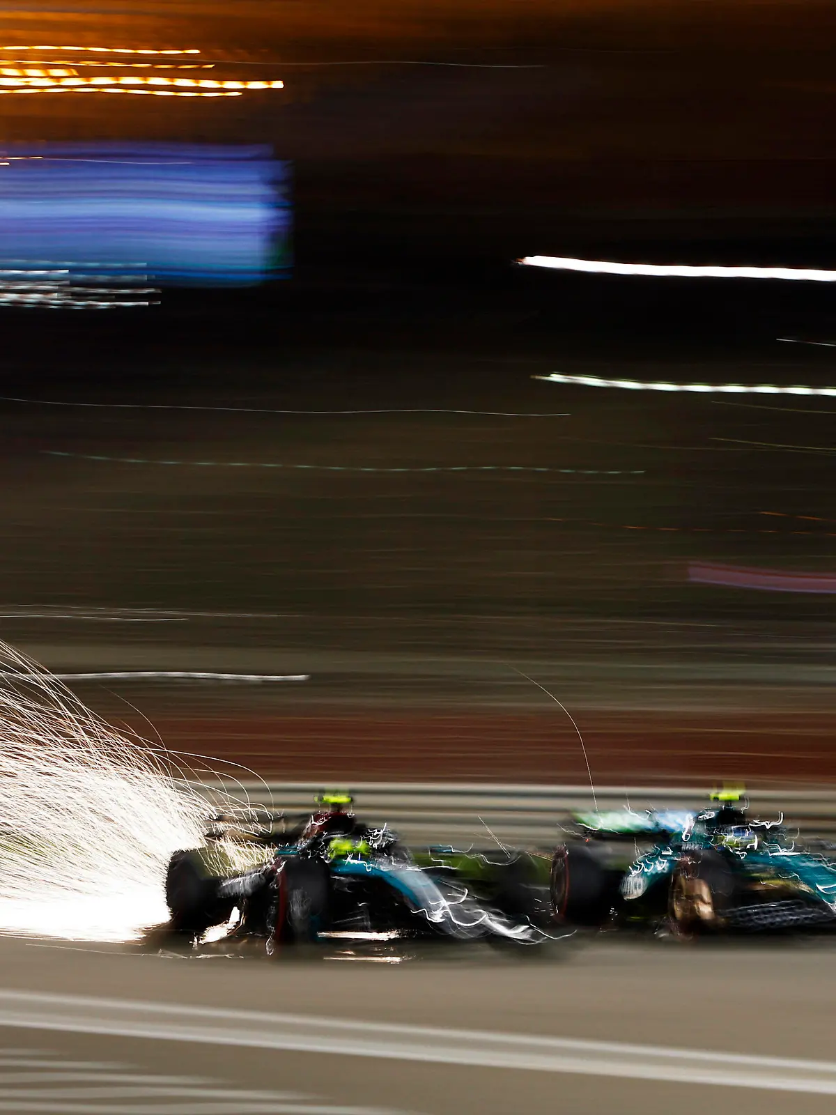 George Russell wird in Bahrain Fünfter, Lewis Hamilton Siebter