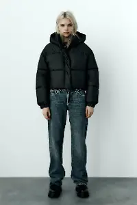 Gummierter Anorak von Zara