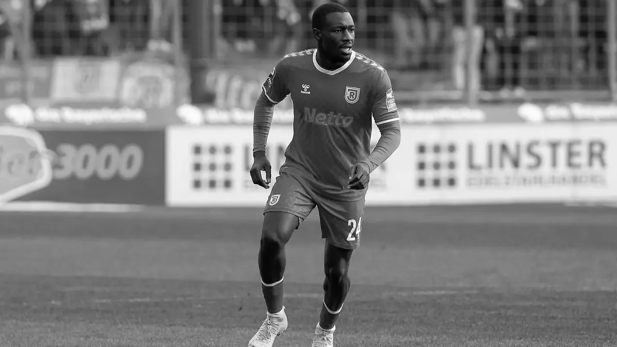 Agyemang Diawusie SSV Jahn Regensburg, 24 wurde bereits in der ersten Halbzeit ausgewechselt. GER, TSV 1860 Muenchen gegen SSV Jahn Regensburg, Fussball, 3. Bundesliga, 14. Spieltag, Saison 2023/2024, 04.11.2023. DFL DFB REGULATIONS PROHIBIT ANY USE OF PHOTOGRAPHS as IMAGE SEQUENCES and or QUASI-VIDEO. GER, TSV 1860 Muenchen gegen SSV Jahn Regensburg, Fussball, 3. Bundesliga, 14. Spieltag, Saison 2023/2024, 04.11.2023. Muenchen *** Agyemang Diawusie SSV Jahn Regensburg, 24 was substituted in the first half GER, TSV 1860 Muenchen vs SSV Jahn Regensburg, Soccer, 3 Bundesliga, Matchday 14, Season 2023 2024, 04 11 2023 DFL DFB REGULATIONS PROHIBIT ANY USE OF PHOTOGRAPHS as IMAGE SEQUENCES and or QUASI VIDEO GER, TSV 1860 Muenchen vs SSV Jahn Regensburg, Football, 3 Bundesliga, Matchday 14, Season 2023 2024, 04 11 2023 Muenchen Copyright: xEibner-Pressefoto/HeikexFeinerx EP_HFR