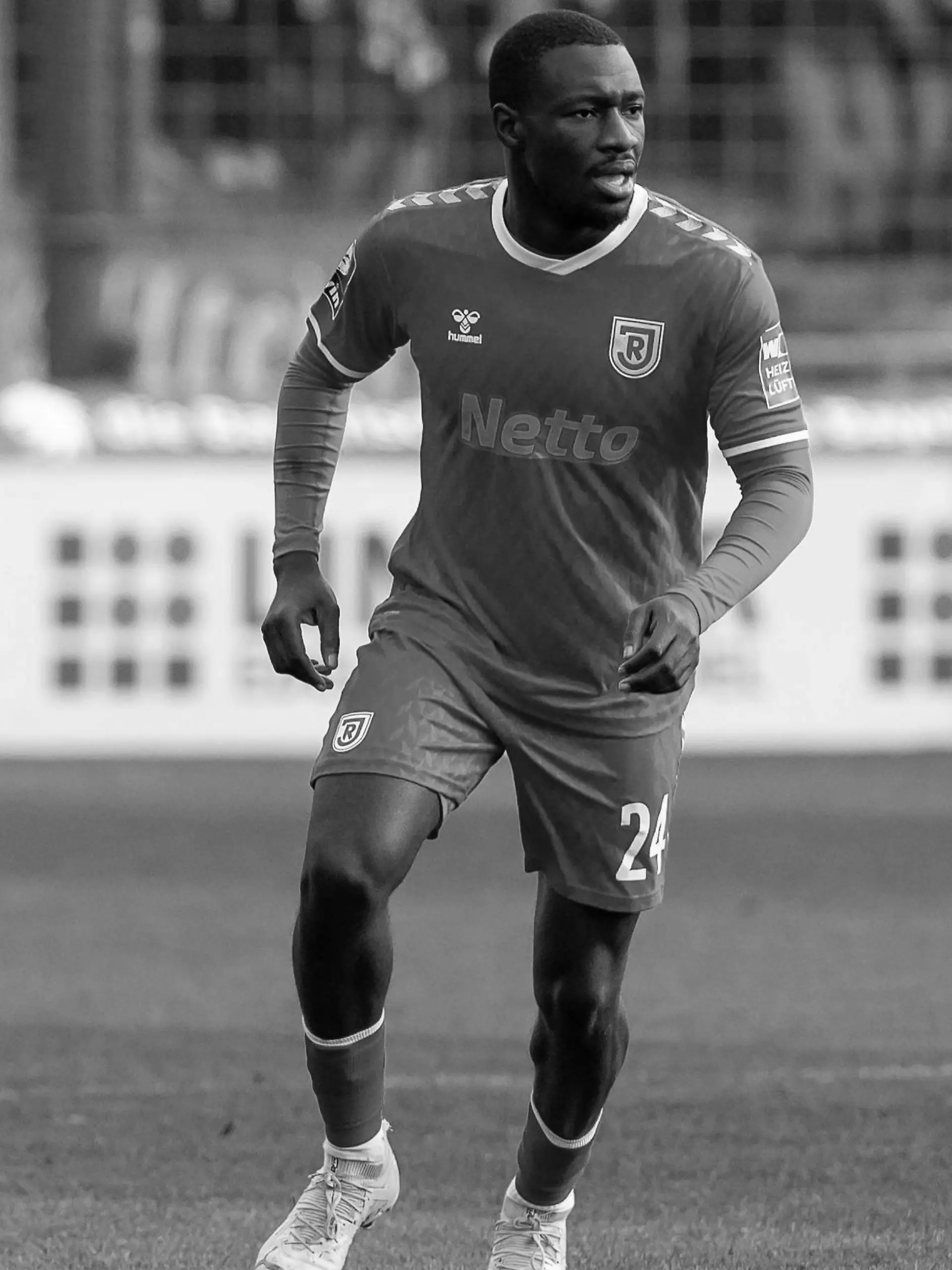 Agyemang Diawusie SSV Jahn Regensburg, 24 wurde bereits in der ersten Halbzeit ausgewechselt. GER, TSV 1860 Muenchen gegen SSV Jahn Regensburg, Fussball, 3. Bundesliga, 14. Spieltag, Saison 2023/2024, 04.11.2023. DFL DFB REGULATIONS PROHIBIT ANY USE OF PHOTOGRAPHS as IMAGE SEQUENCES and or QUASI-VIDEO. GER, TSV 1860 Muenchen gegen SSV Jahn Regensburg, Fussball, 3. Bundesliga, 14. Spieltag, Saison 2023/2024, 04.11.2023. Muenchen *** Agyemang Diawusie SSV Jahn Regensburg, 24 was substituted in the first half GER, TSV 1860 Muenchen vs SSV Jahn Regensburg, Soccer, 3 Bundesliga, Matchday 14, Season 2023 2024, 04 11 2023 DFL DFB REGULATIONS PROHIBIT ANY USE OF PHOTOGRAPHS as IMAGE SEQUENCES and or QUASI VIDEO GER, TSV 1860 Muenchen vs SSV Jahn Regensburg, Football, 3 Bundesliga, Matchday 14, Season 2023 2024, 04 11 2023 Muenchen Copyright: xEibner-Pressefoto/HeikexFeinerx EP_HFR