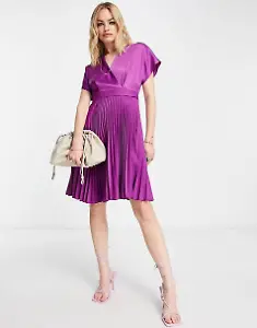 Closet London Kleid in Lila mit Wickeldesign