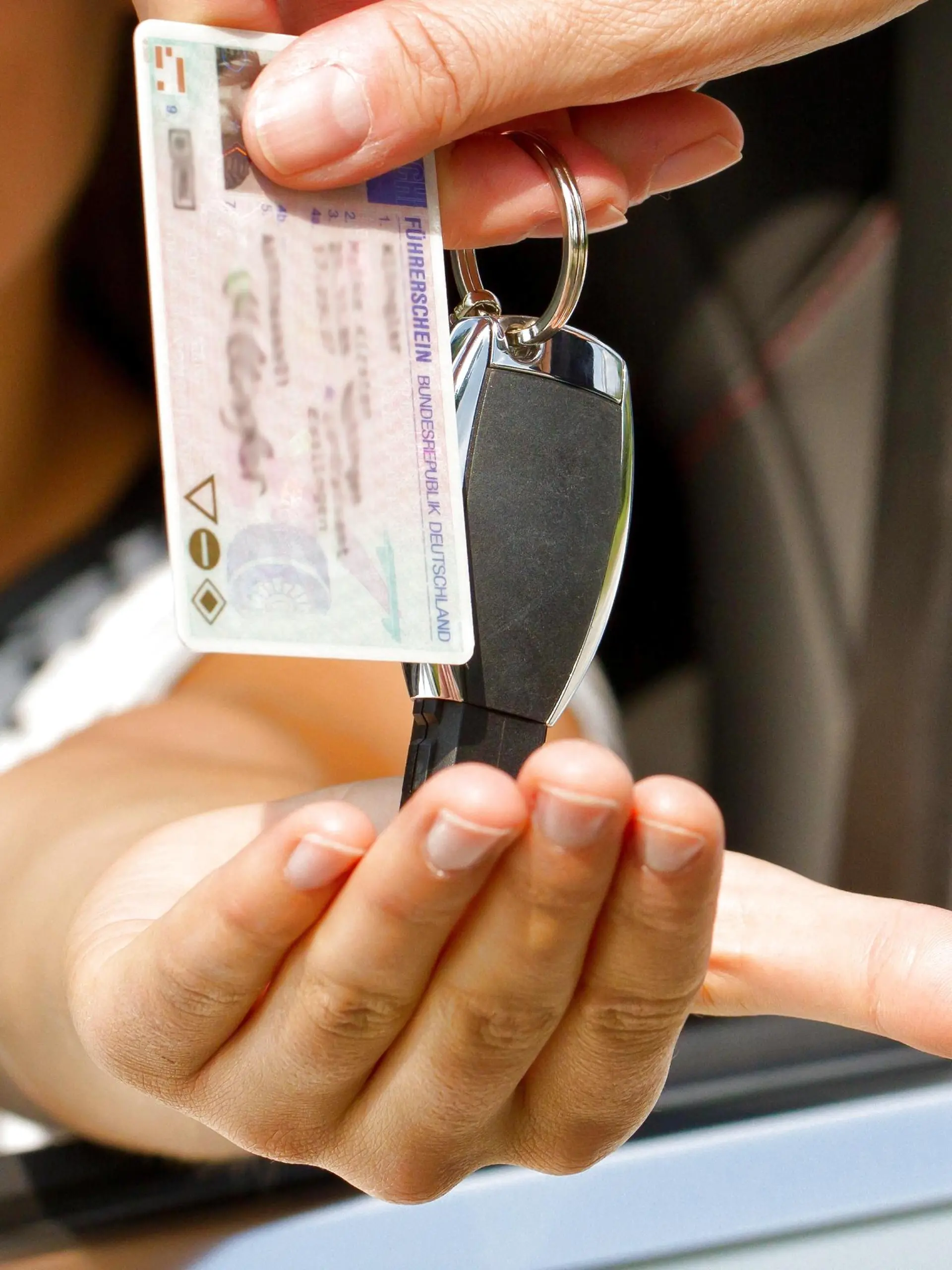 passed driving test model released Symbolfoto PUBLICATIONxINxGERxSUIxAUTxONLY Copyright: xGoodphotosx Panthermedia13154446  