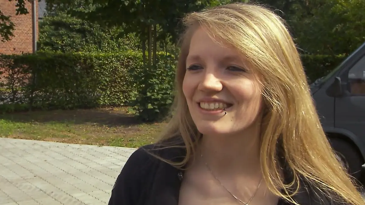 Wiedersehensfreude: Studentin Lisa hat ihren Öko-Bauern vermisst