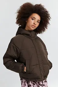 Kurze Steppjacke mit Kapuze