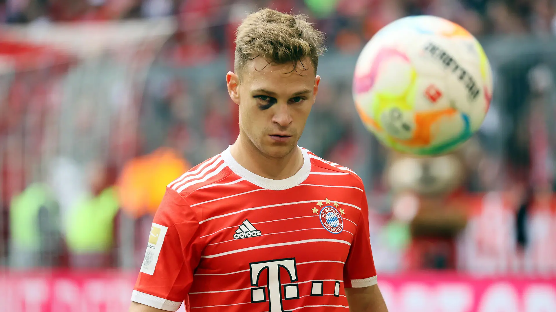  10.09.22 FC Bayern München - VfB Stuttgart Deutschland, München, 10.09.2022, Fussball, Bundesliga, FC Bayern München - VfB Stuttgart: Joshua Kimmich FC Bayern München mit Veilchen Blaues Auge. *** 10 09 22 FC Bayern Munich VfB Stuttgart Germany, Munich, 10 09 2022, football, Bundesliga, FC Bayern Munich VfB Stuttgart Joshua Kimmich FC Bayern Munich with violet blue eye