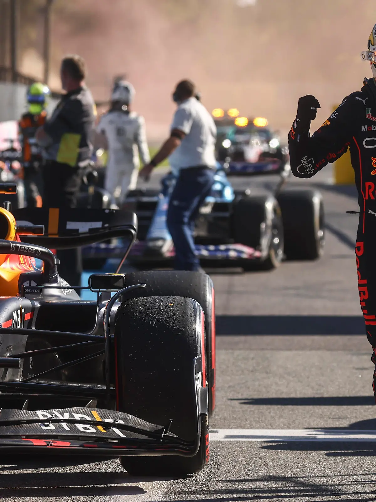  F1 Italian Grand Prix Max Verstappen of Oracle Red Bull Racing wins the Formula 1 Italian Grand Prix race day at Circuit Monza, on September 11, 2022 in Monza, Italy Monza Italy PUBLICATIONxNOTxINxFRA Copyright: xBeataxZawrzelx originalFilename:zawrzel-f1italia220911_npBHR.jpg