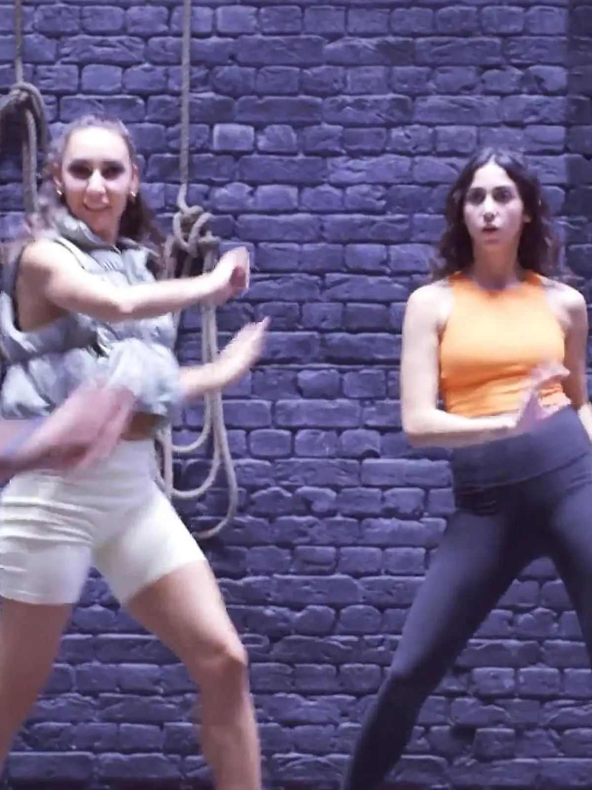 awz leyla musical