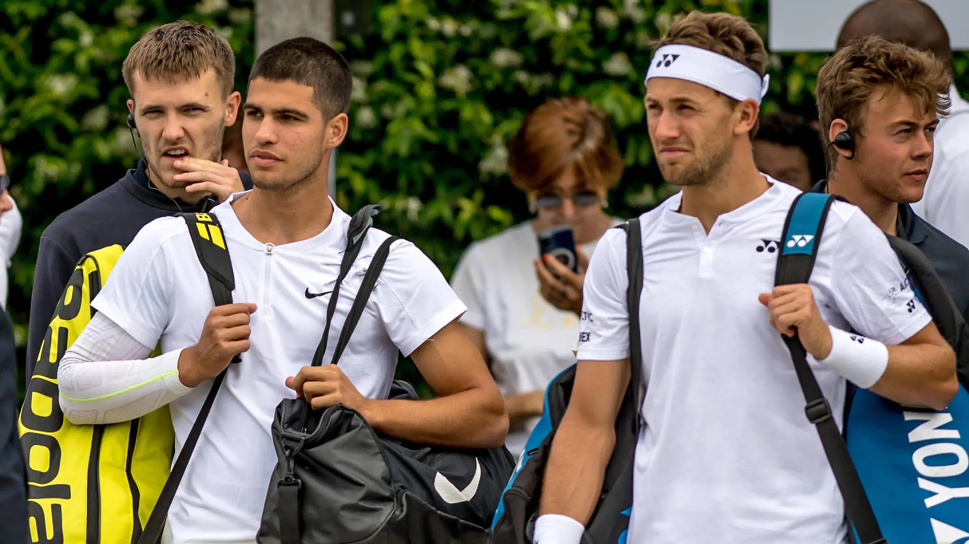 Carlos Alcaraz and Casper Ruud enter the court for their match during the Giorgio Armani Tennis Classic at the Hurlingham Club, London, UK on 25 June 2022. PUBLICATIONxNOTxINxUK Copyright: xPhilxHutchinsonx 32470004