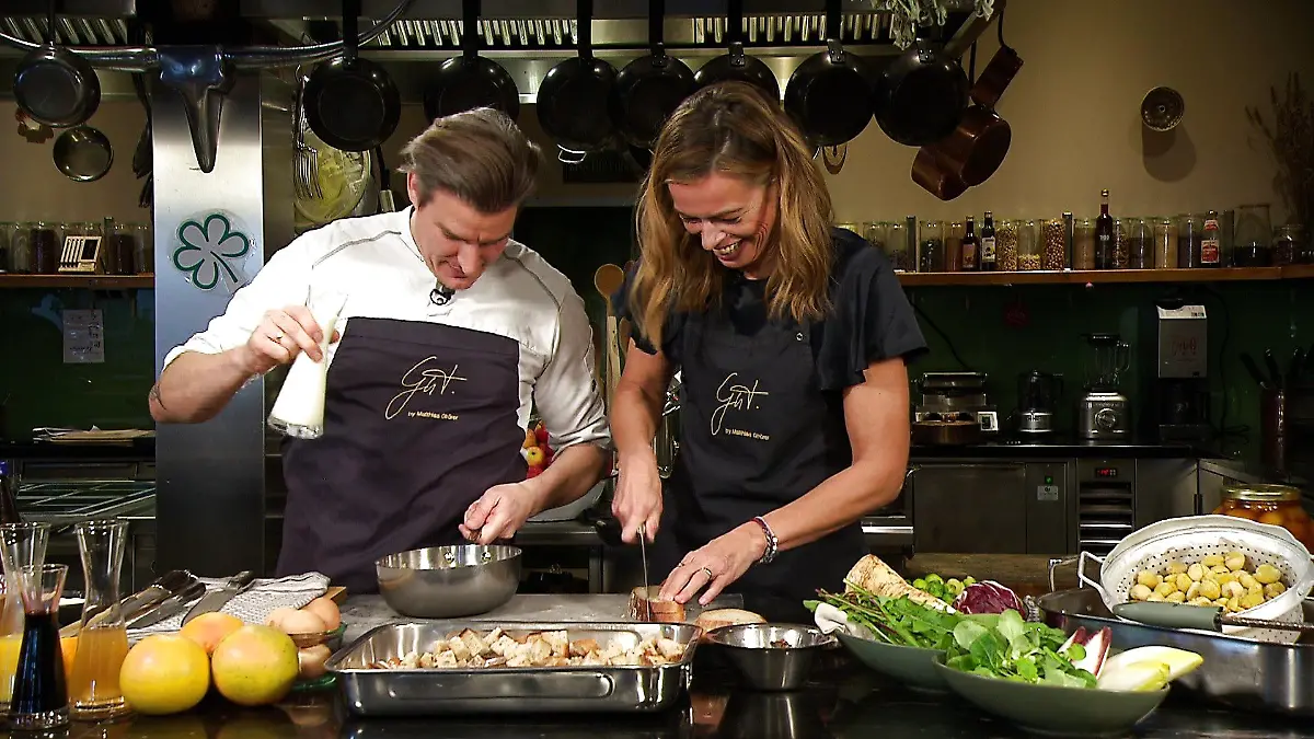 RTL Nord-Moderatorin Susanne Böhm kocht mit Küchenchef Matthias Gfrörer ein weihnachtliches 3-Gänge-Menü - und das ohne Fleisch!