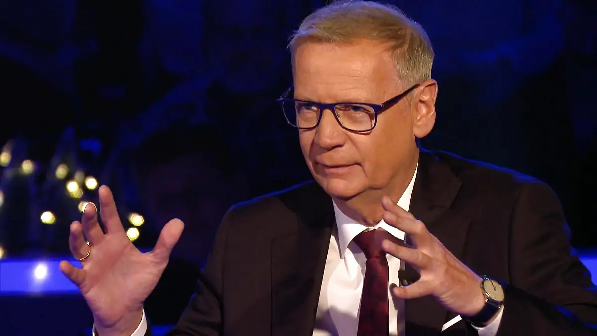 „Wer wird Millionär?“-Moderator Günther Jauch dem erstaunten Publikum, was sein Kandidat Cedric Polzin mit einer höheren Gewinnsumme vorhat