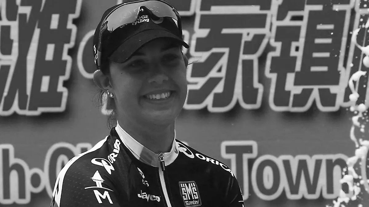 Bildnummer: 10555298 Datum: 11.05.2012 Copyright: imago/Xinhua
Melissa Hoskins of team Greenedge-AIS celebrates during the awarding ceremony after the Tour of Chongming Island Women World Cup in Shanghai, east China, May 11, 2012. (Xinhua/Pei Xin) (jyc) CHINA-SHANGHAI-CYCLING-TOUR OF CHONGMING ISLAND WOMEN WORLD CUP (CN) PUBLICATIONxNOTxINxCHN; Radsport Rad Straße xjh x0x premiumd 2012 hoch
Image number 10555298 date 11 05 2012 Copyright imago Xinhua Melissa Hoskins of team GreenEdge AIS Celebrates during The Awarding Ceremony After The Tour of Chong Ming Iceland Women World Cup in Shanghai East China May 11 2012 Xinhua Pei Xin jyc China Shanghai Cycling Tour of Chong Ming Iceland Women World Cup CN PUBLICATIONxNOTxINxCHN Cycling Wheel Road XJH x0x premiumd 2012 vertical