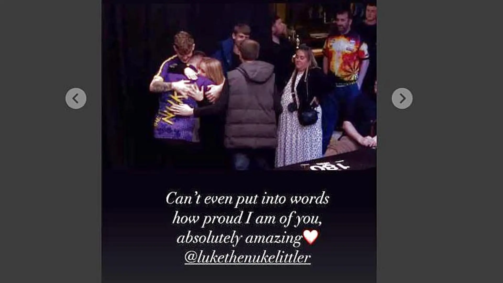 Caitlin Littler bejubelt den Einzug von Luke Littler ins Finale der Darts-WM